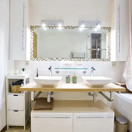 Maison De Moderne Climatisee Avec Piscine Holiday home *
